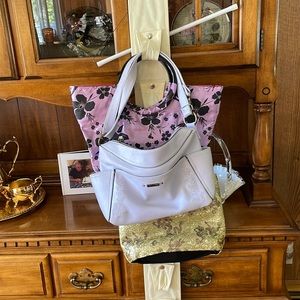 Hang your bags great for the women who has a lot of bags